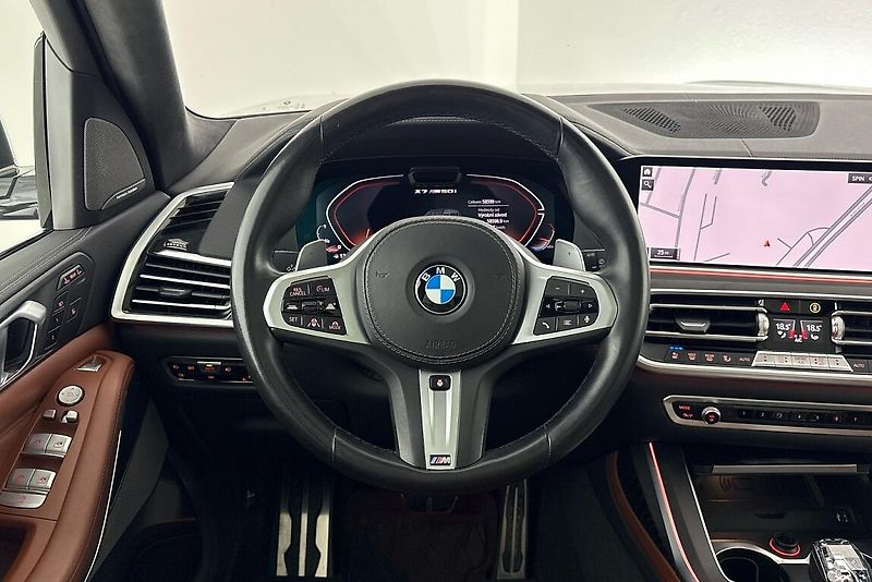 BMW X7 M50i - fotka 27 z 31