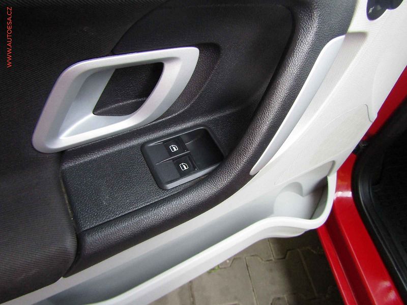 Škoda Fabia (2010) 1.2 i, AC, park.čidla - fotka 11 z 15