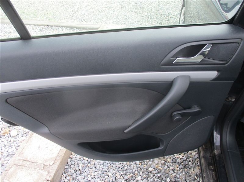 Škoda Octavia 1,6 TDI, aut.klima,Cebia,2.maj - fotka 11 z 23