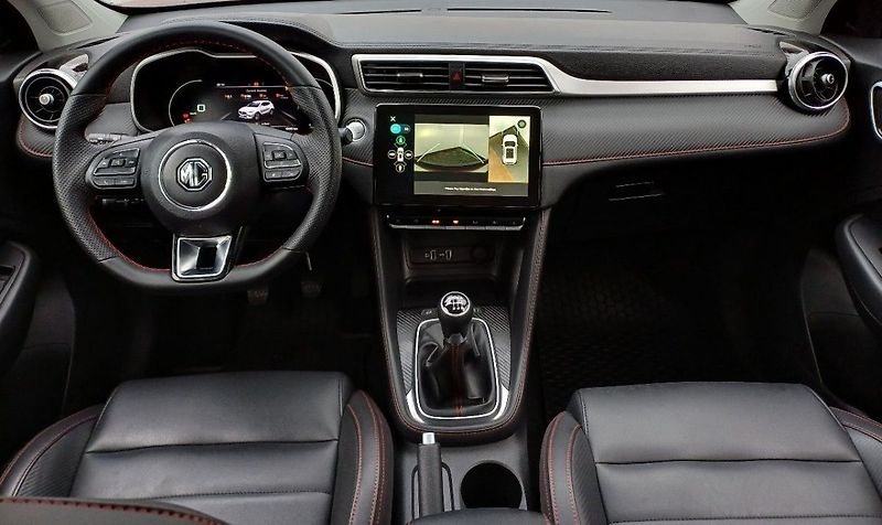 MG ZS Elegance 1,0 TGI 82 kW 2WD 6MT - fotka 14 z 24