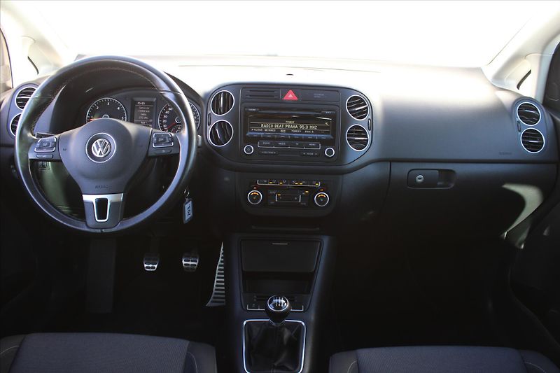 Volkswagen Golf Plus 2.0TDI 103kW SERV.KNIHA - fotka 14 z 22