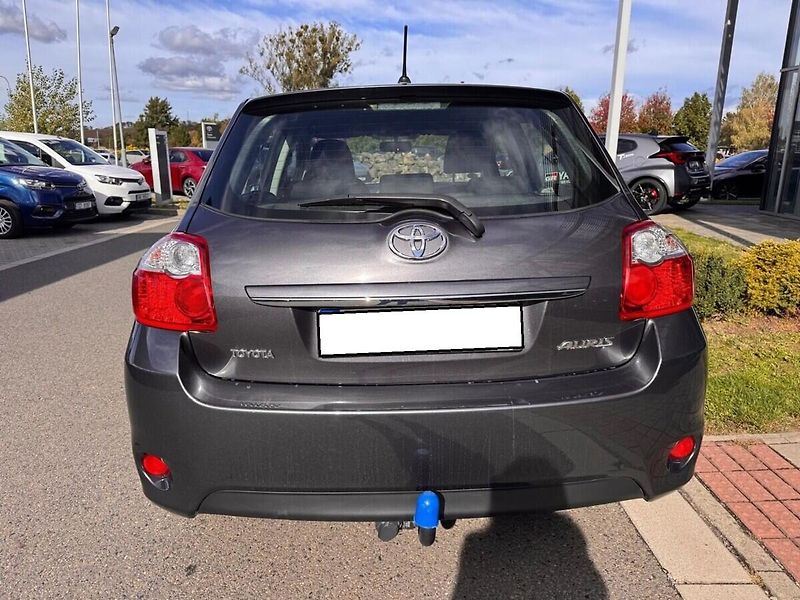 Toyota Auris 1.6 - fotka 7 z 13