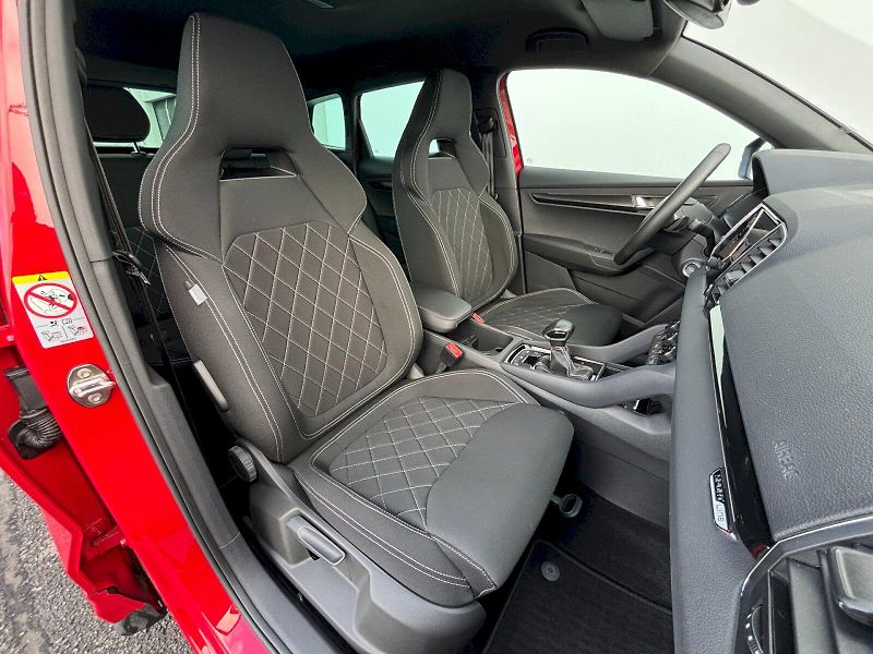 Škoda Karoq (2020) 1.5 TSI 110kW Sportline DSG - fotka 29 z 35