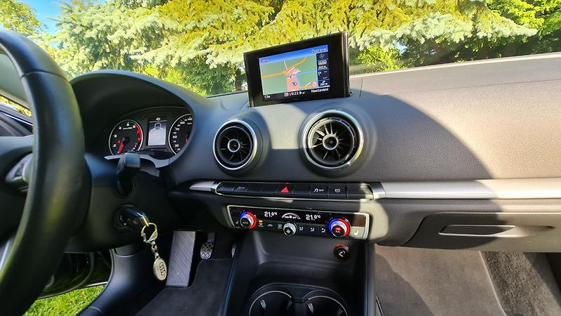 Audi A3 (2013) Sportback 1.4 TFSI 90 kW 2013 - fotka 21 z 29