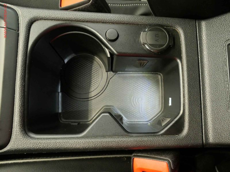 Volkswagen Golf (2021) 1.5TSI, 2.maj,ČR, R-Line - fotka 19 z 21