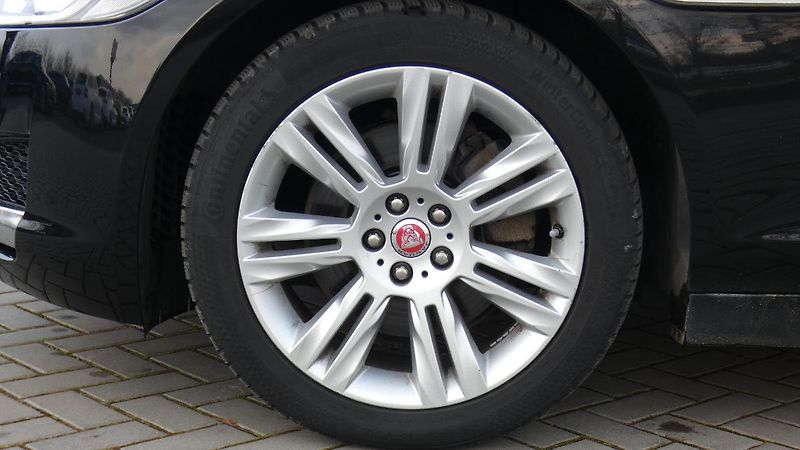 Jaguar XF 20d AWD Prestige - fotka 22 z 23