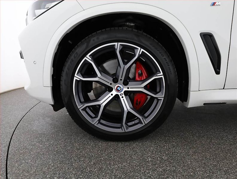 BMW X5 (2023) xDrive30d - fotka 17 z 17