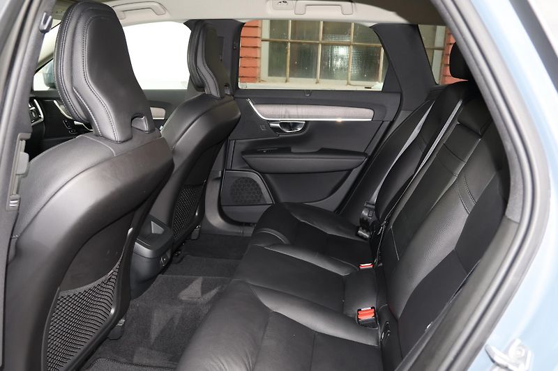 Volvo V90 (2021) Pro, B5 AWD mild hybrid - fotka 8 z 25