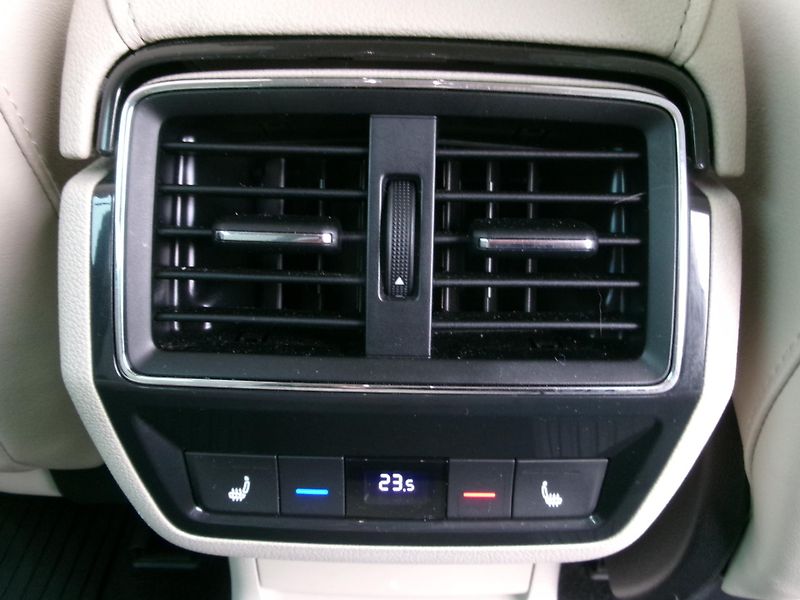 Škoda Kodiaq (2018) 2,0TSI 4x4 DSG NAVI ALU ČR - fotka 21 z 55