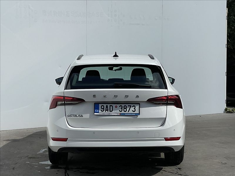 Škoda Octavia 2,0 TDI DSG Ambition Plus LED - fotka 22 z 22