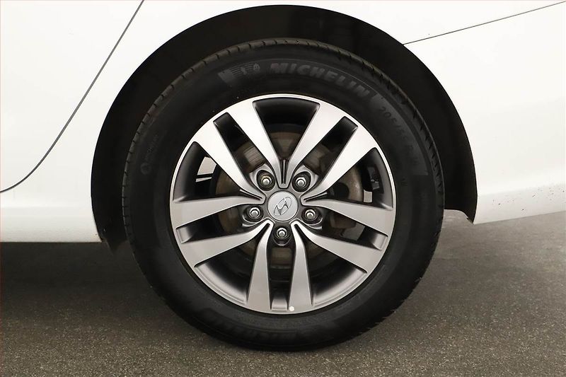 Hyundai i30 (2020) 1.6 CRDi, Automat, Navi - fotka 12 z 20
