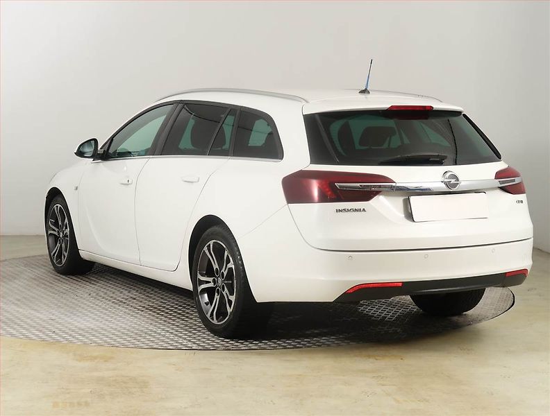 Opel Insignia (2015) 2.0 CDTI, nová STK, rezervace - fotka 4 z 19