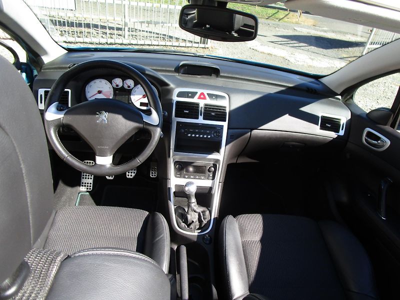 Peugeot 307 2,0-103KW-KABRIOLET-PĚKNÝ - fotka 12 z 28
