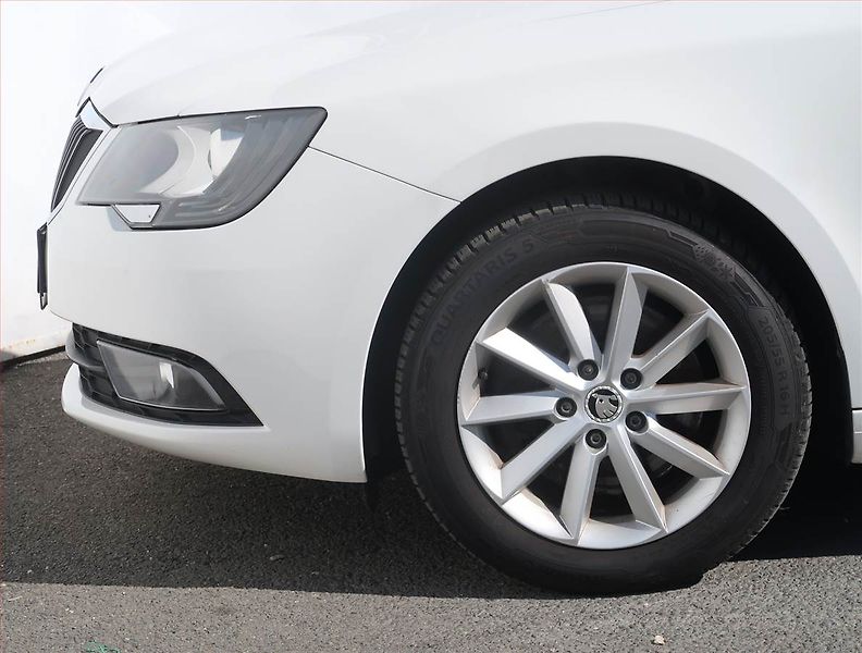 Škoda Superb (2014) 1.4 TSI, ČR,1.maj, Xenony - fotka 12 z 15
