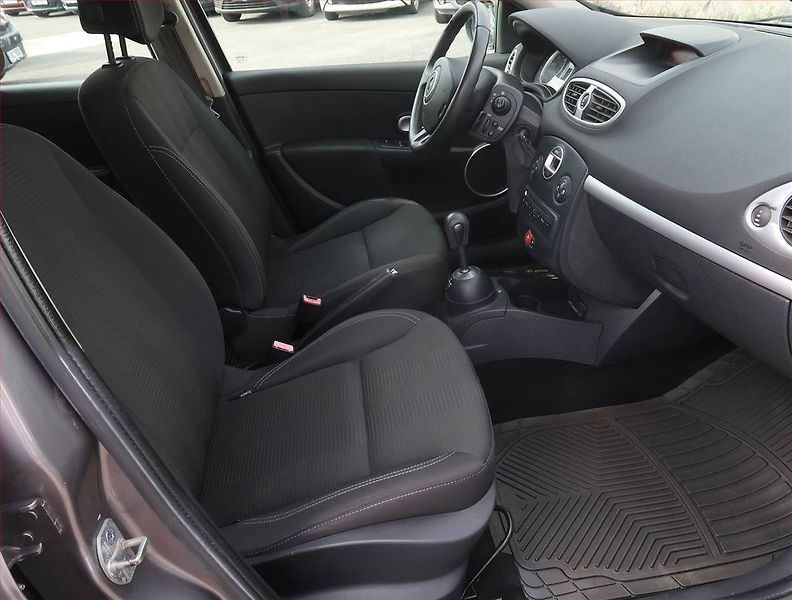 Renault Clio (2009) 1.5 dCi, Automat, Serv.kniha - fotka 9 z 17