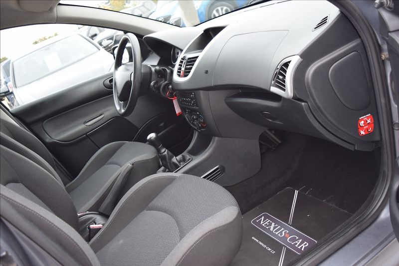Peugeot 206 1,4 i + 54KW SERVISKA ALU - fotka 23 z 41