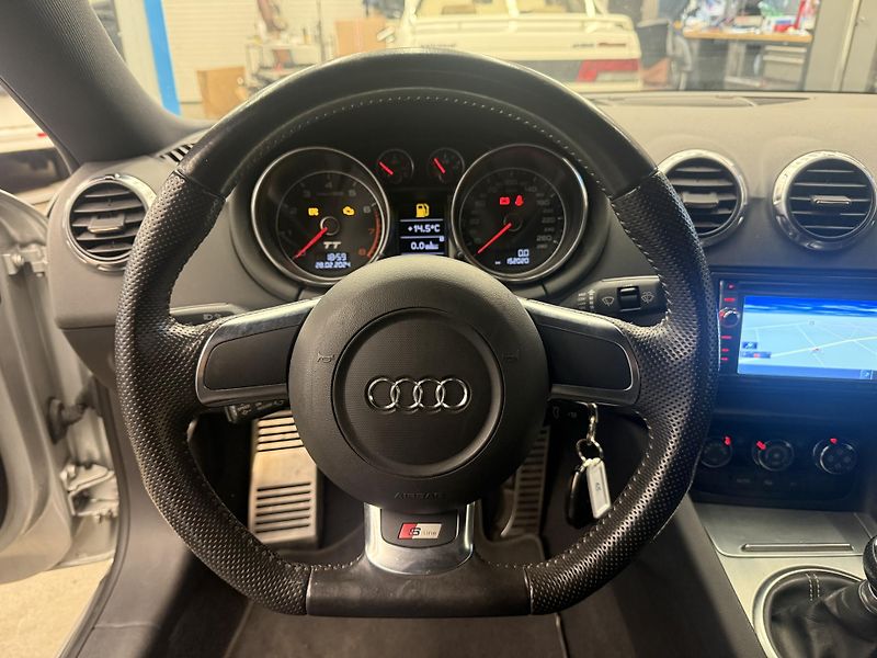 Audi TT S-line 1.8 TFSI 118 kW - fotka 8 z 19