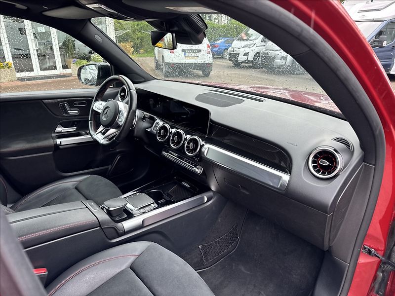 Mercedes-Benz GLB 2,0   AMG 35 - fotka 8 z 15