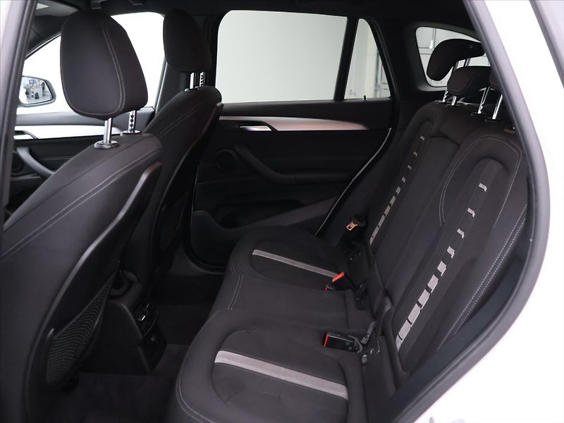 BMW X1 2.0 18d  xD Aut CZ Advantage - fotka 12 z 28