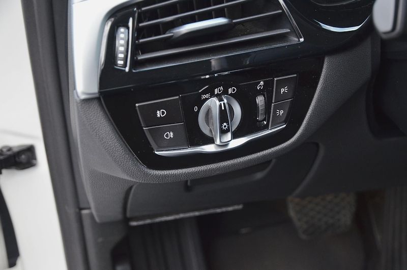 BMW Řada 5 (2017) 520d xDrive 140kW / ČR / DPH  - fotka 23 z 36