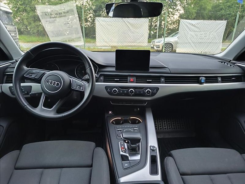Audi A4 Avant 2,0   Sport - fotka 8 z 15