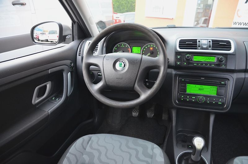 Škoda Fabia (2008) 1.4i 16V 63kW AMB / AUT. KLIMA - fotka 19 z 36