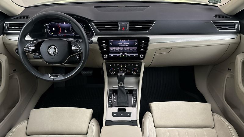 Škoda Superb 2.0 TDI DSG 4x4 Style Combi - fotka 8 z 34