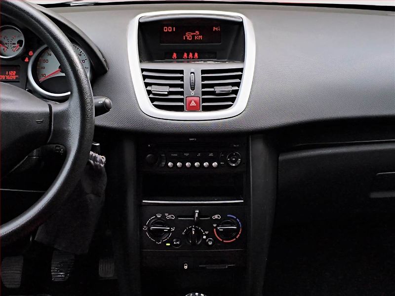 Peugeot 207 (2008) 1.4 VTi, po STK, jezdí výborně - fotka 12 z 13