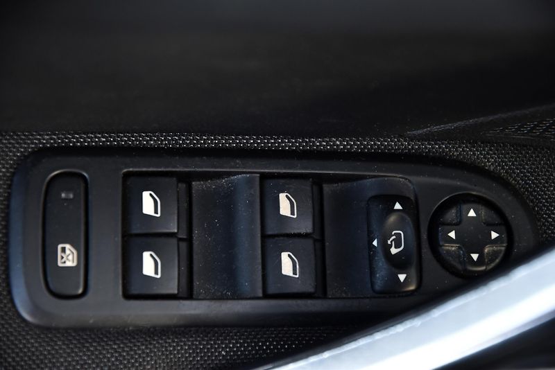 Peugeot 308 1.6 HDi 6st,NAV,KLIMA,TEMP,ALU - fotka 15 z 46