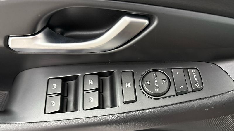 Hyundai i30 1.5 T-GDI Smart Kombi - fotka 19 z 23