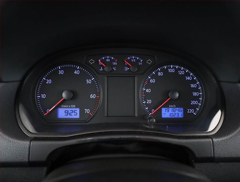 Volkswagen Polo (2006) 1.4 16V, nová STK, pěkný stav - fotka 8 z 11