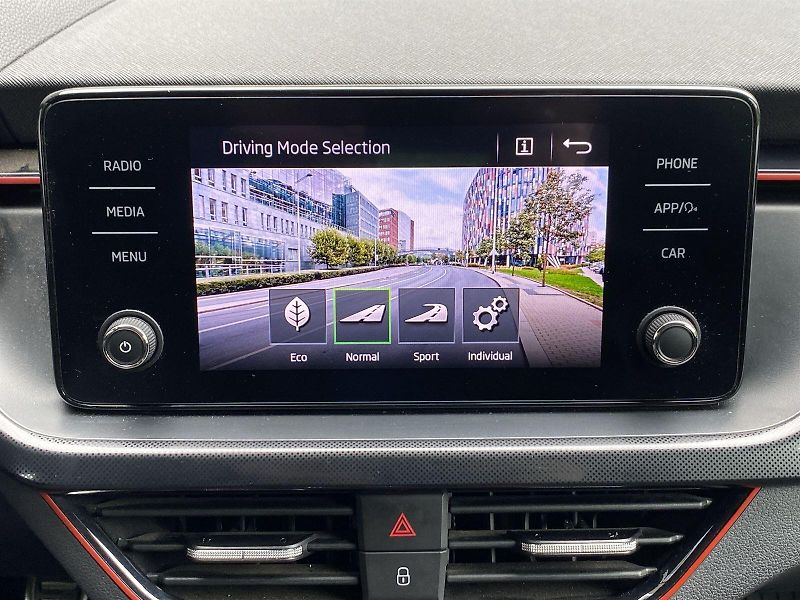 Škoda Kamiq (2022) 1.0 TSI Monte Carlo - fotka 16 z 37
