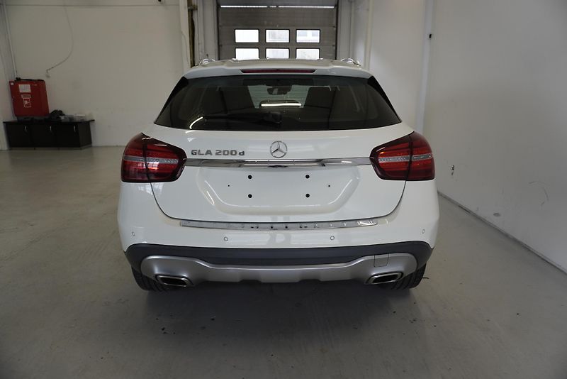 Mercedes-Benz GLA 200 2.2D 100 kW AUTOMAT - fotka 9 z 32