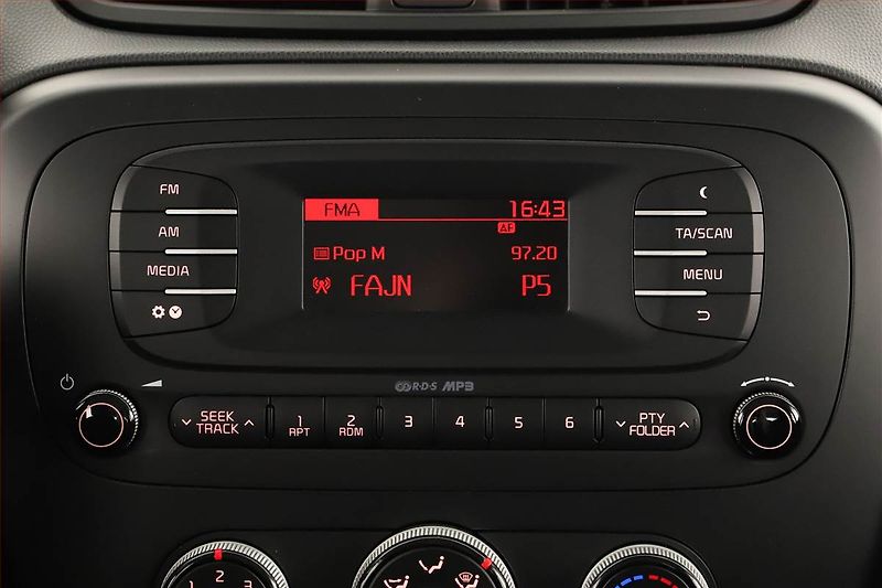 Kia Soul (2015) 1.6 GDI - fotka 12 z 15