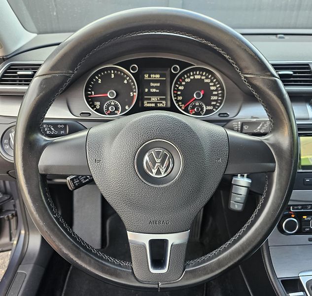 Volkswagen Passat 2.0 TDI 103kW,TEMPOMAT,SERVIS - fotka 20 z 50