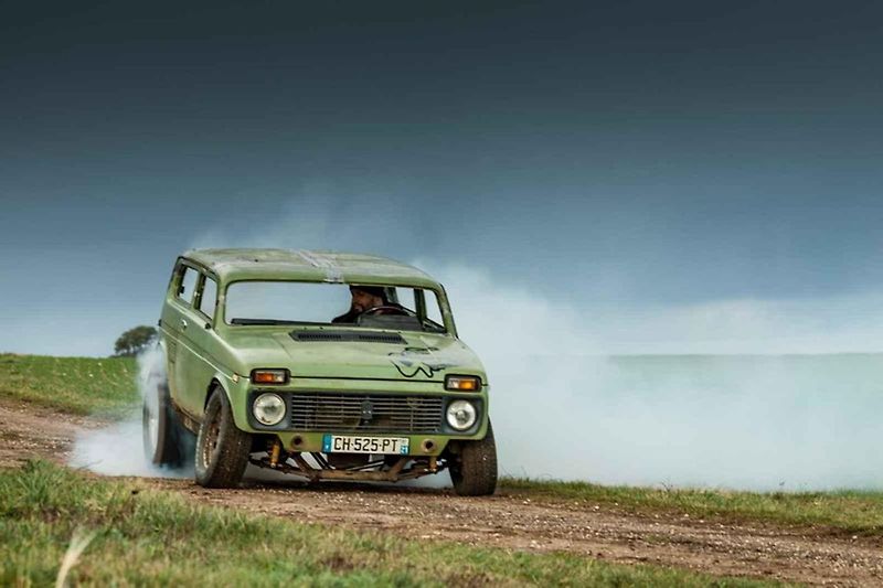 Lada Niva v rat rod úpravě.