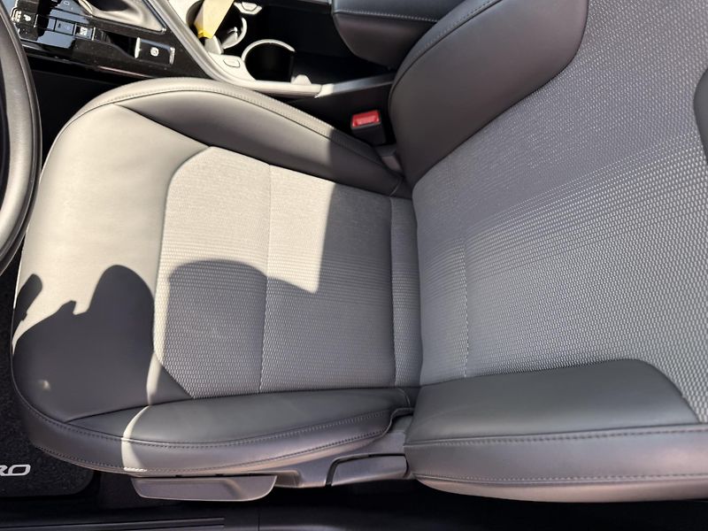 Kia Niro (2023) 1.6 GDI,HEV,REZERVOVÁNO - fotka 28 z 43