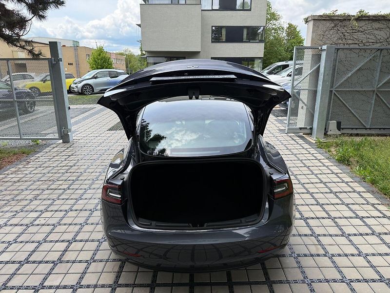 Tesla Model 3 Enhanced autopilot, k dispozic - fotka 33 z 38