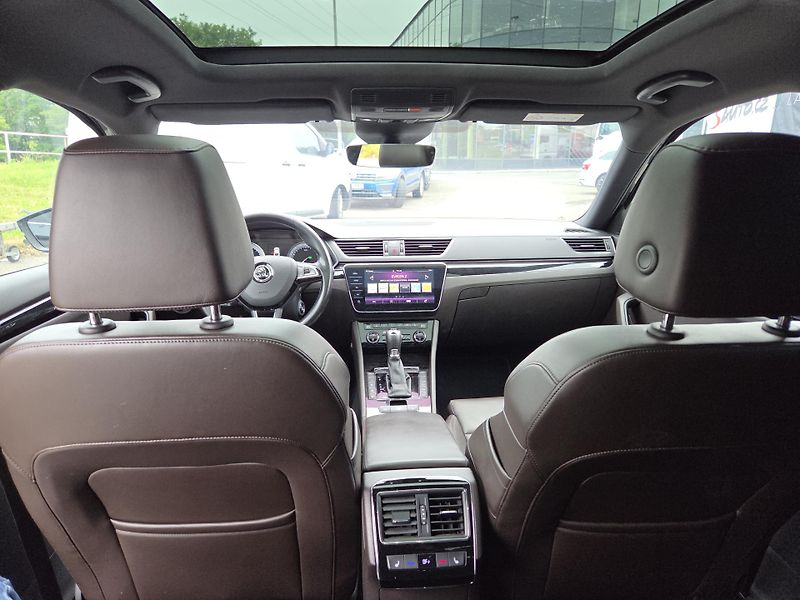 Škoda Superb 2,0TDi 140kw L&K  splátky VŠEM - fotka 9 z 13
