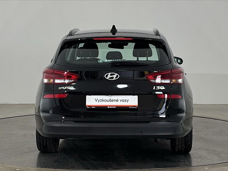 Hyundai i30 Smart DCT - fotka 17 z 26