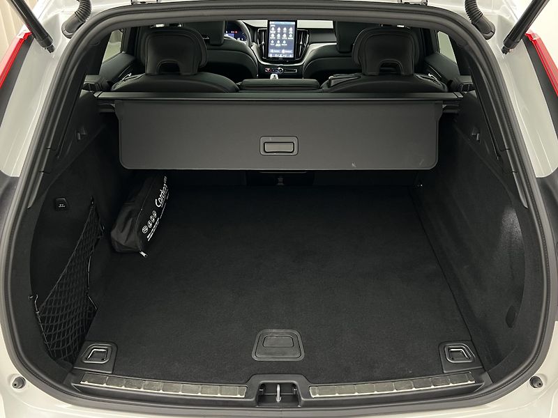 Volvo XC60 B5 AWD BLACK EDITION PLUS AUT  - fotka 5 z 45