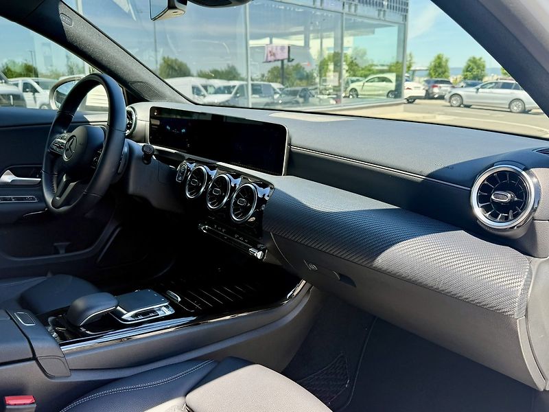 Mercedes-Benz Třídy A (2019) 180 d - fotka 26 z 31