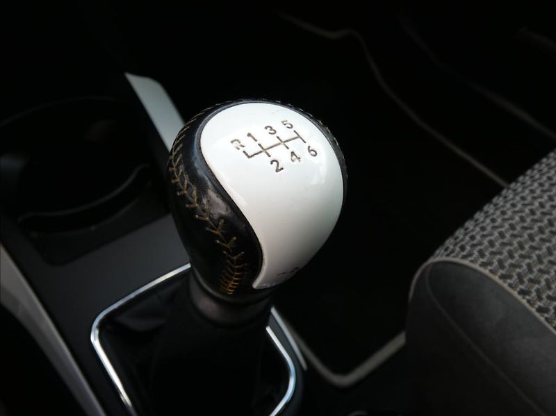 Toyota Yaris 1,3 1.33 VVT-i Trend,ČR,kamera - fotka 25 z 33