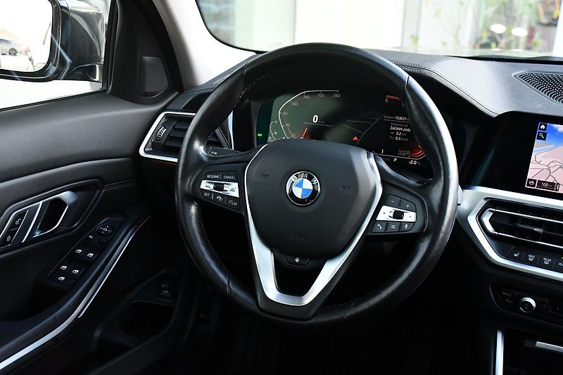 BMW Řada 3 320d xD M-SPORT REZERVACE - fotka 22 z 42