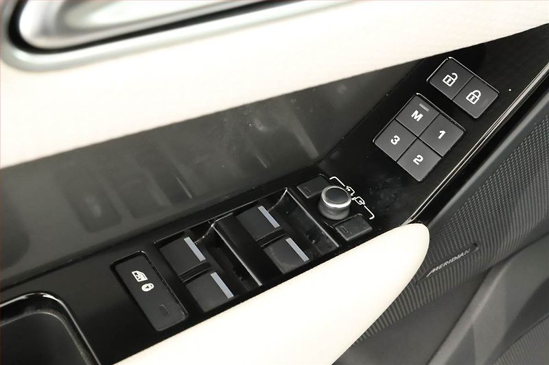 Land Rover Range Rover Velar (2021) D200 - fotka 10 z 18