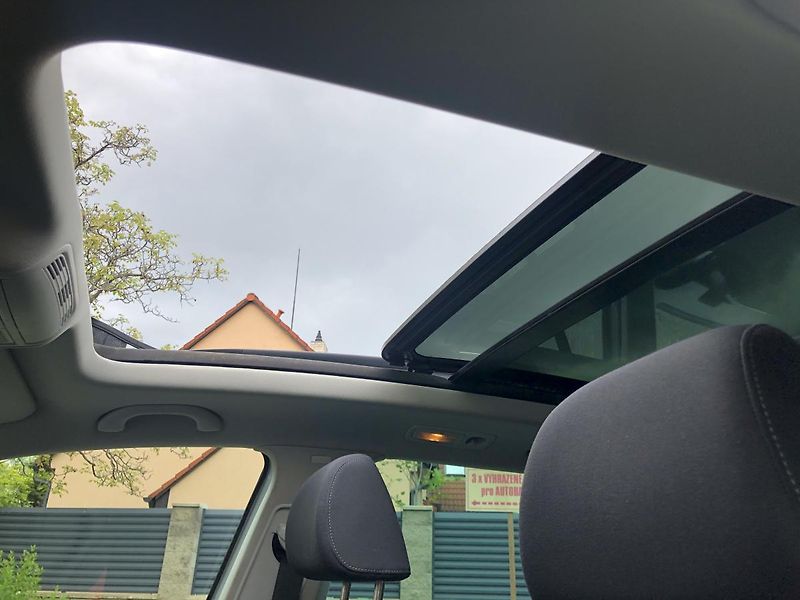 Volkswagen Golf (2011) 2,0TDi STYLE nez. rezervace - fotka 54 z 68