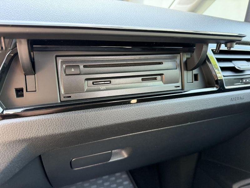 Volkswagen Touran (2018) Highline 1,4 TSI DSG, odpočet - fotka 18 z 37