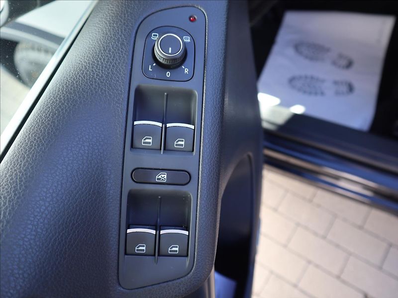 Volkswagen Tiguan 2,0   TDi Sport Pano Kamera Dy - fotka 10 z 36