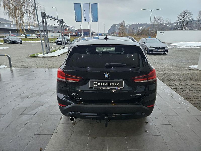 BMW X1 (2021) sDrive18i - fotka 5 z 12