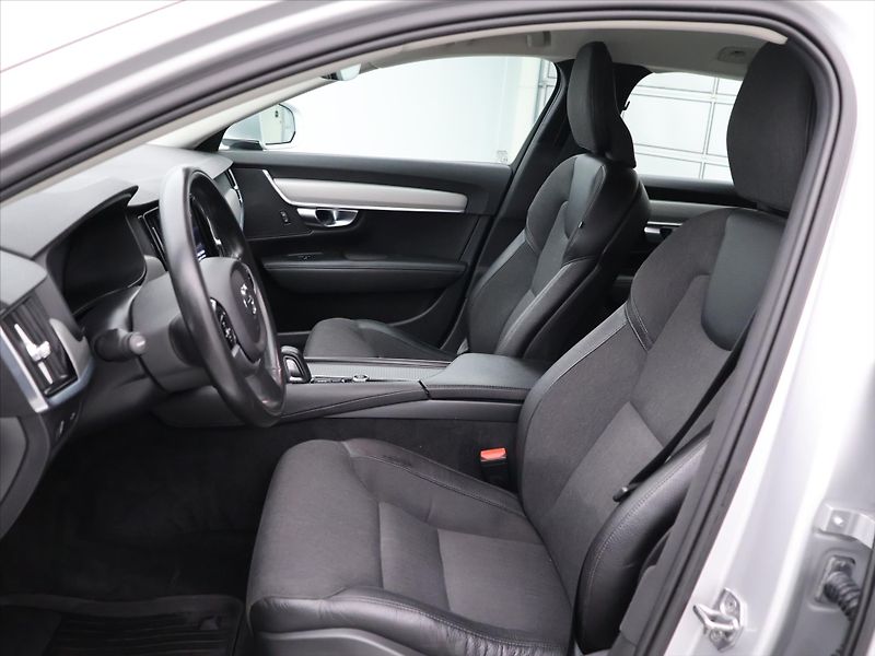 Volvo V90 2,0 D 145 kW Momentum Automat - fotka 11 z 32